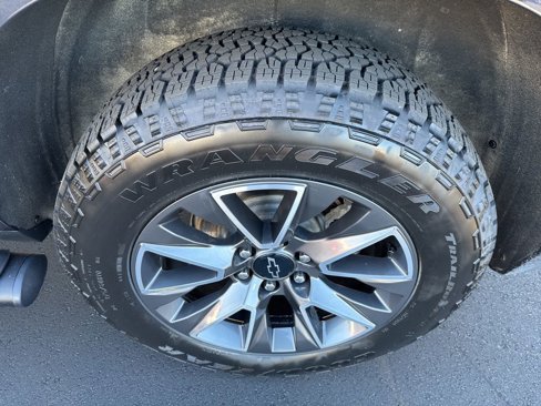 Used 2023 Chevrolet Tahoe Z71 w/ Z71 Off-Road Package image 13
