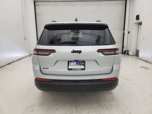 Used 2024 Jeep Grand Cherokee L Laredo image 20