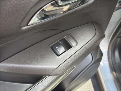 Certified 2025 Chevrolet Trax ACTIV w/ Sunroof Package image 31