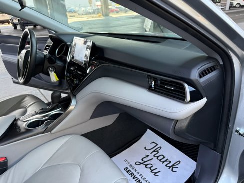 Used 2022 Toyota Camry LE image 21