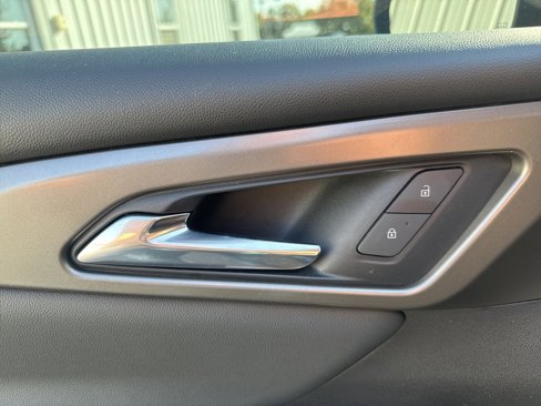 Used 2025 Chevrolet Traverse LT image 31