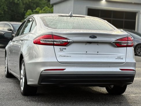 Used 2019 Ford Fusion SE image 3