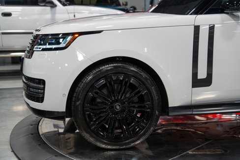 Used 2023 Land Rover Range Rover Long Wheelbase SE image 24
