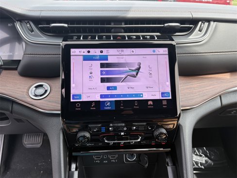 New 2025 Jeep Grand Cherokee L Summit image 26