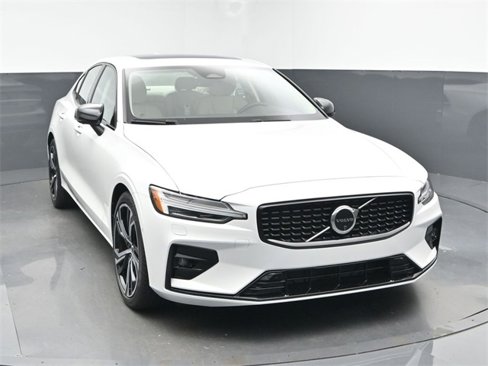 Used 2025 Volvo S60 B5 Plus w/ Climate Package image 2