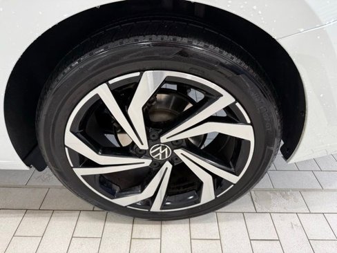 Certified 2025 Volkswagen Jetta SEL image 33