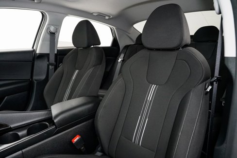 Used 2025 Hyundai Elantra SEL image 9
