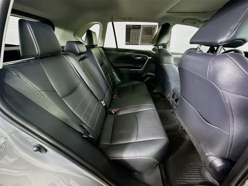 Used 2021 Toyota RAV4 XLE Premium image 10