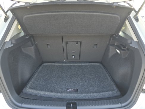 New 2025 Volkswagen Taos SE image 17