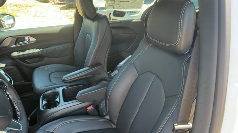 New 2026 Chrysler Voyager LX image 19