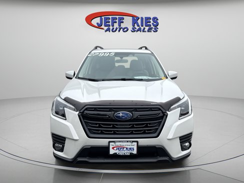 Used 2023 Subaru Forester Premium image 3