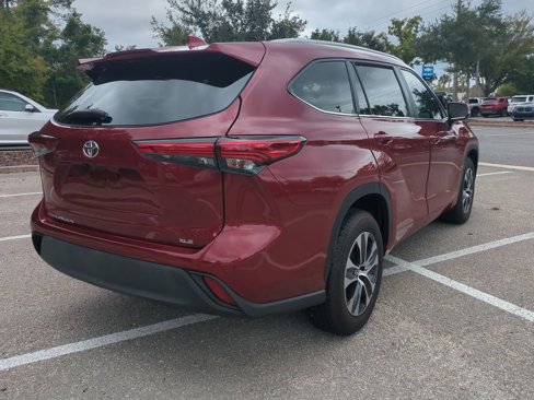 Used 2023 Toyota Highlander XLE image 5