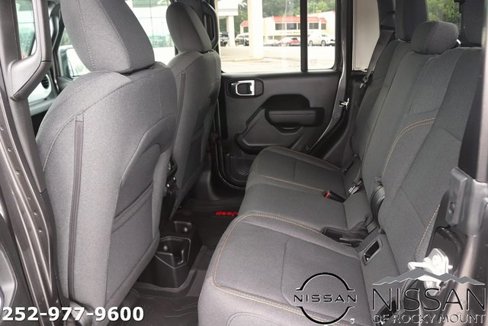 Used 2025 Jeep Gladiator Sport image 14