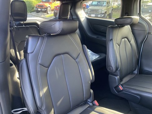 New 2026 Chrysler Voyager LX image 31