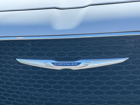 Used 2018 Chrysler 300 Limited w/ Safetytec Plus Group image 9