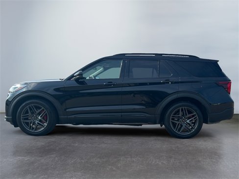 Used 2025 Ford Explorer ST image 2