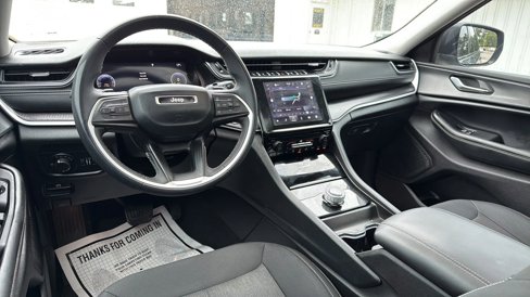 Used 2024 Jeep Grand Cherokee L Laredo image 13