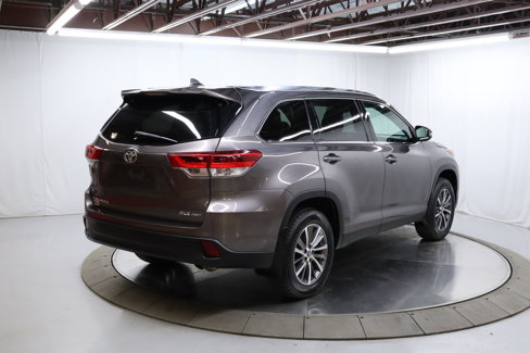 Used 2019 Toyota Highlander AWD V6 image 7