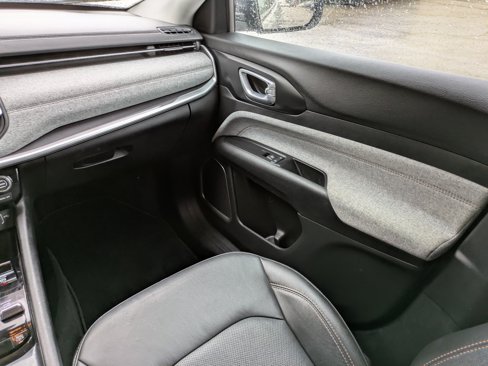 Used 2022 Jeep Compass Latitude image 17