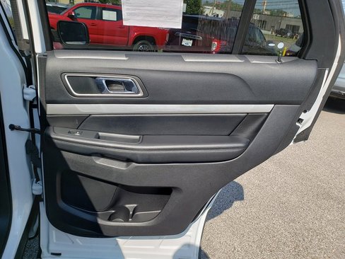 Used 2017 Ford Explorer XLT w/ Equipment Group 202A image 17