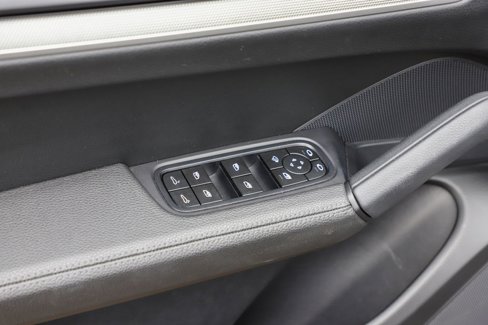 Used 2024 Porsche Cayenne Coupe image 32