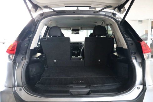 Used 2018 Nissan Rogue SV w/ Premium Package image 5