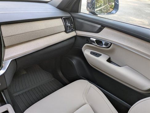 New 2026 Volvo XC90 B6 Plus w/ Protection Package Premier image 18