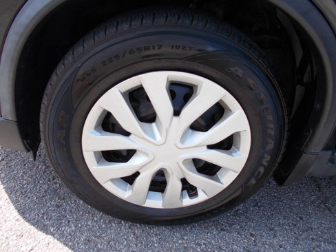 Used 2018 Nissan Rogue S image 11
