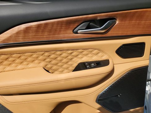 New 2025 Jeep Grand Cherokee Summit image 15