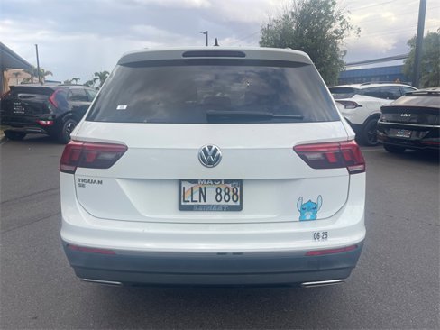 Used 2021 Volkswagen Tiguan SE w/ Panoramic Sunroof Package image 6