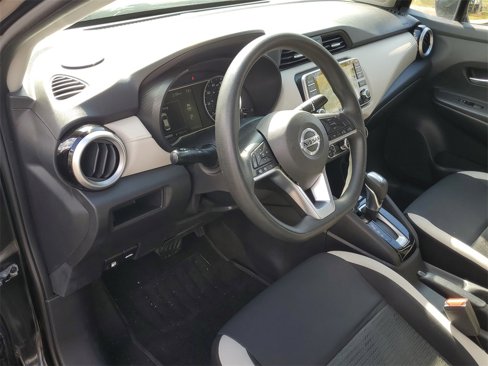 Used 2021 Nissan Versa SV image 9
