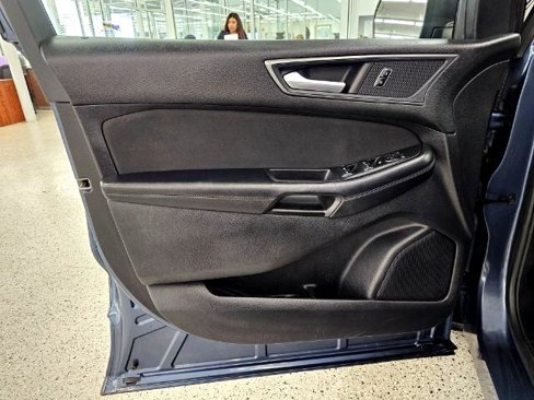 Used 2019 Ford Edge SE image 26