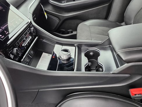 New 2025 Jeep Grand Cherokee L Laredo image 13