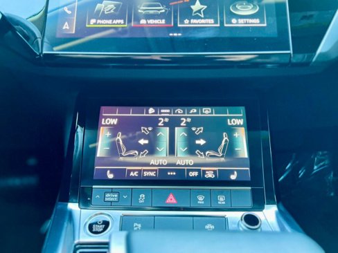 Used 2024 Audi Q8 e-tron Premium image 25
