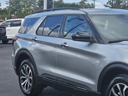 Used 2023 Ford Explorer ST image 5