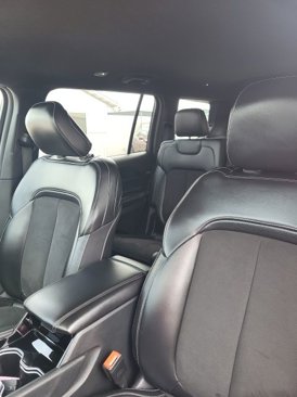 Used 2023 Jeep Grand Cherokee L Laredo image 5