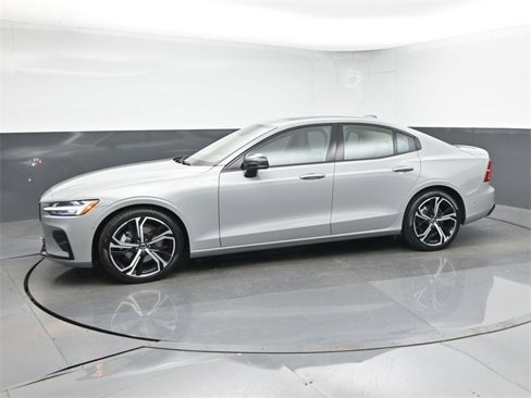 Used 2025 Volvo S60 B5 Plus w/ Protection Package Premier image 4