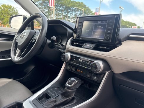Used 2021 Toyota RAV4 XLE Premium image 25