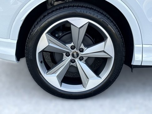 New 2025 Audi Q4 e-tron Prestige image 23