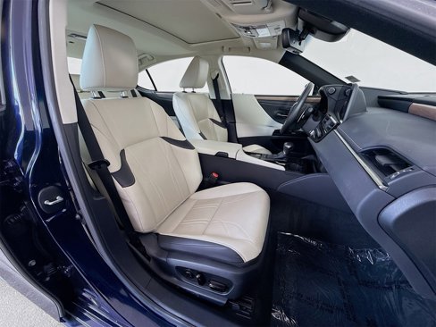 Used 2023 Lexus ES 300h w/ Luxury Package image 22