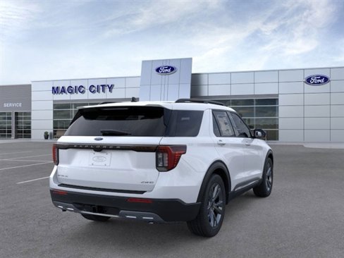 Used 2025 Ford Explorer Active w/ Active Comfort Package image 8