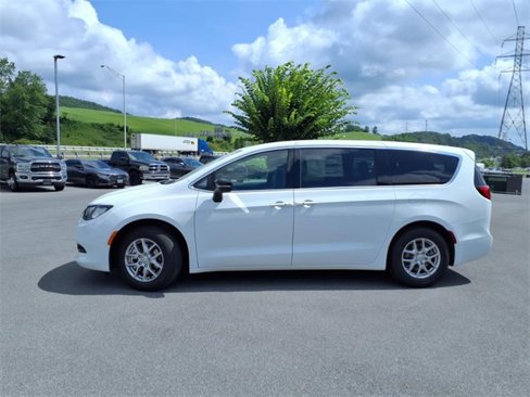 New 2025 Chrysler Voyager LX image 3