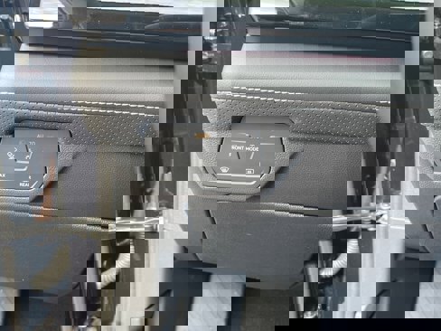 New 2025 Volkswagen Atlas SEL image 17