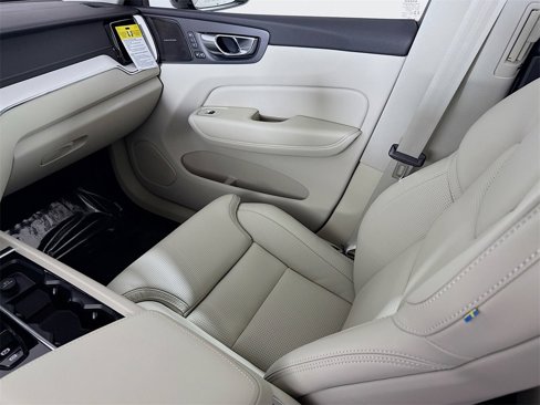 New 2026 Volvo XC60 B5 Ultra w/ Protection Package image 25