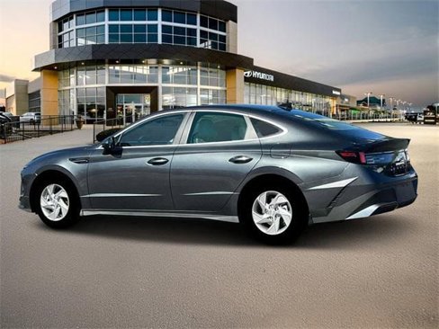 Certified 2025 Hyundai Sonata SE image 4
