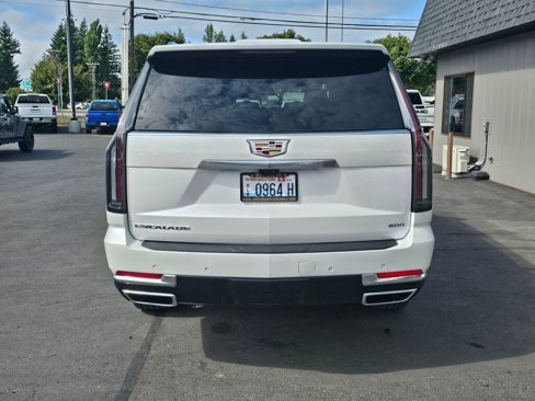 Used 2025 Cadillac Escalade ESV Premium Luxury image 6