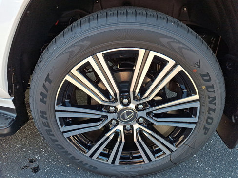 New 2025 Lexus LX 600 4WD w/ Luxury Package image 5