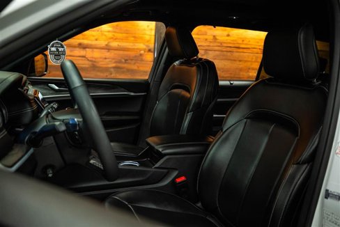 Used 2024 Jeep Grand Cherokee L Limited w/ Luxury Tech Group II image 9