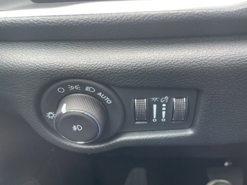 New 2026 Chrysler Pacifica Select image 17