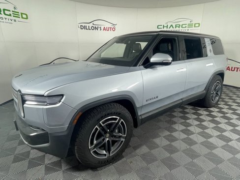 Used 2025 Rivian R1S Adventure image 2